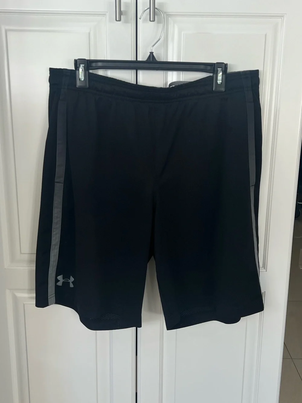 Under Armour men’s pull up Shorts size XL